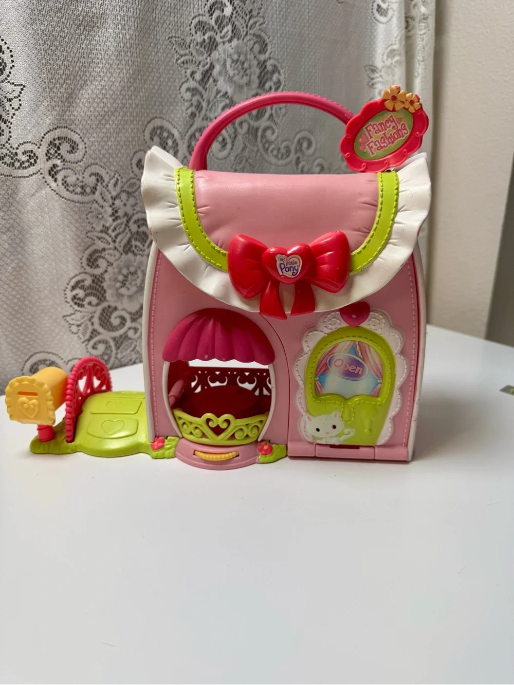 Vintage Hasbro 2006 My Little Pony Ponyville Purse Playhouse. No accessories.